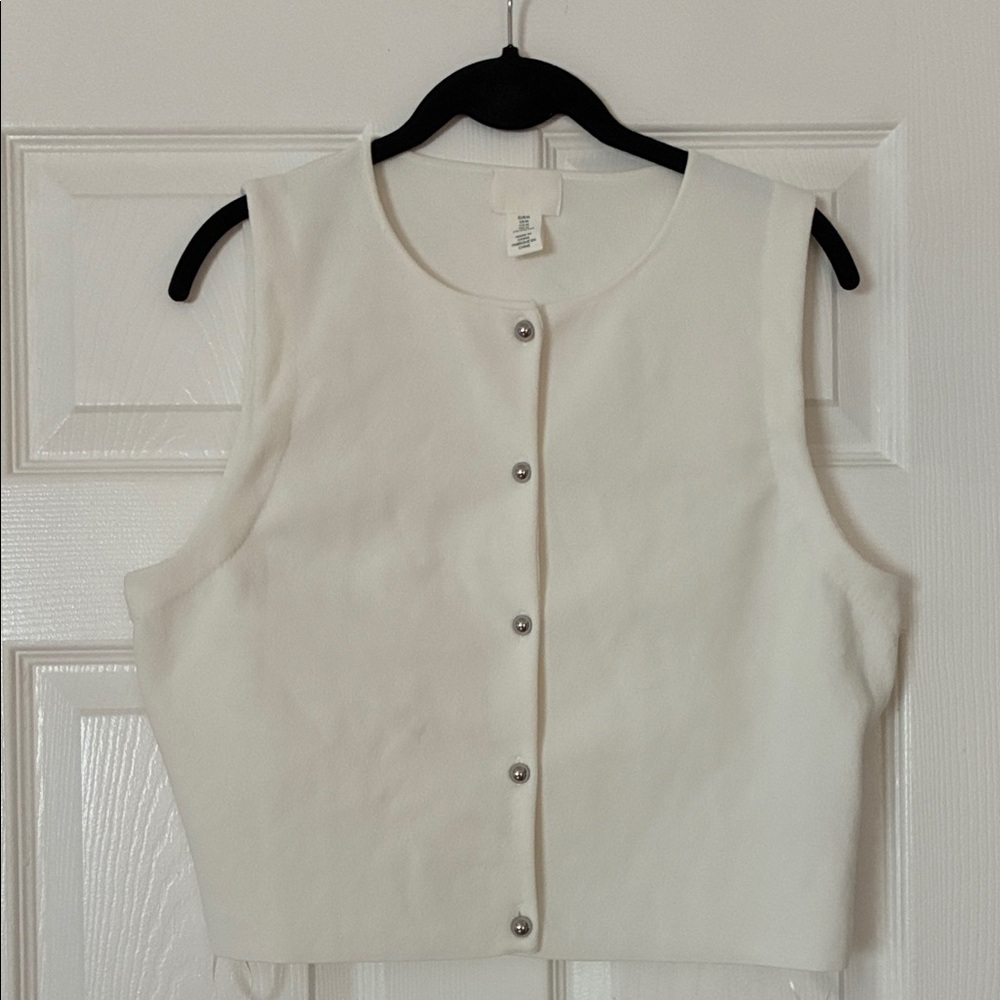 Elegant White Sleeveless knit  Top - like new!